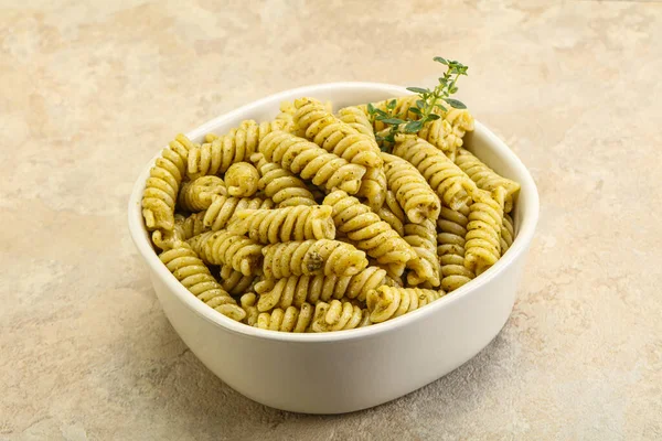 Italiensk Pasta Fusilli Med Pestosås — Stockfoto