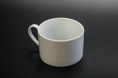 Çay için boş bardak ya da izole kahve.