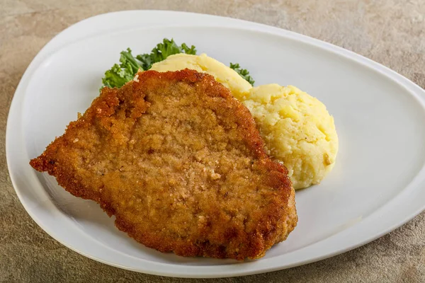 Schnitzel Crujiente Pechuga Pollo Con Puré Papa —  Fotos de Stock