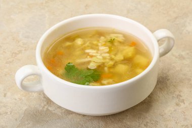 Havuçlu ve patatesli lezzetli tavuk çorbası