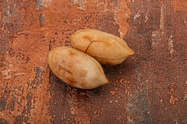 Tatlı ceviz yığını izole edilmiş.