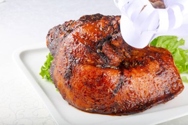 Pişmiş domuz budu yakın plan..