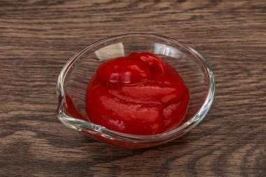 Lezzetli domates ketçapı kasede