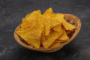 Meksika mısır cipsi üçgen yığını.