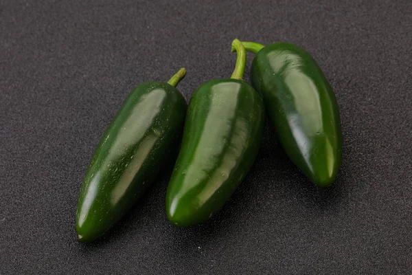 Grüner Roher Würziger Jalapeño Paprika Haufen — Stockfoto