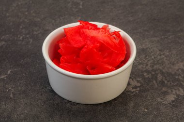 Asya mutfağı terbiye edilmiş zencefil kökü kasede.