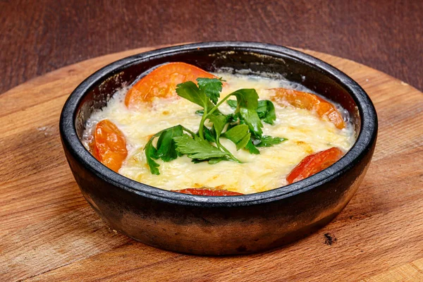 Queijo Cozido Panela Com Tomate — Fotografia de Stock