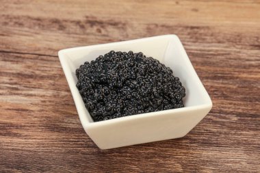 Lüks balık, kâsede siyah havyar.