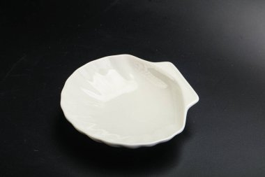 Siyahın üzerine servis için beyaz leke.