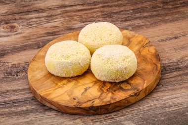 Çiğ patates ezmesi - doldurulmuş patates pirzolası - pişirmek için.