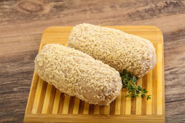 Fırında pişmemiş tavuk pirzolası.