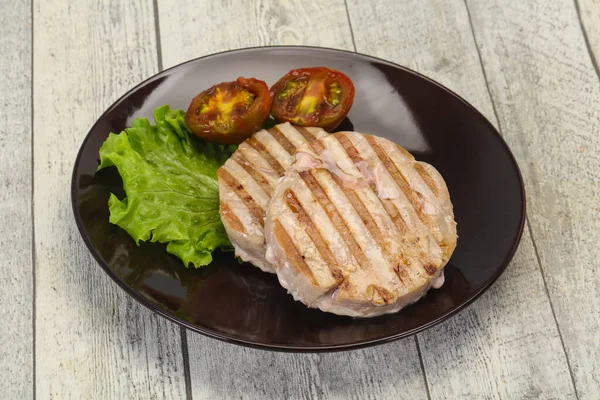 Filete Atún Parrilla Con Kumato Ensalada —  Fotos de Stock