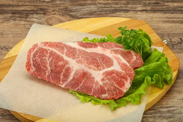 Izgara Için Çiğ Domuz Eti Boyunlu Biftek — Stok fotoğraf