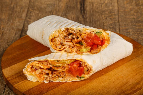 Grillad Shawarma Med Kött Grönsaker Och Sås — Stockfoto