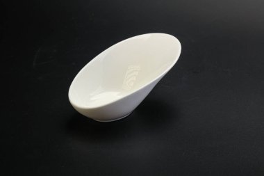 Siyahın üzerine servis için beyaz leke.