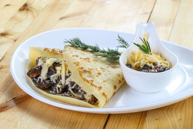 Mantarlı ve peynirli leziz krep.