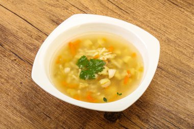 Havuçlu ve patatesli lezzetli tavuk çorbası