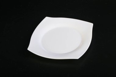 İzole edilmiş servis için beyaz boş tabak