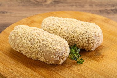 Fırında pişmemiş tavuk pirzolası.