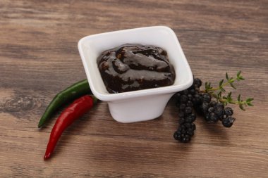 Et için baharatlı karabiber sosu.