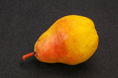 Arka planda taze sarı armut