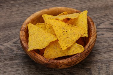Meksika mısır cipsi üçgen yığını.