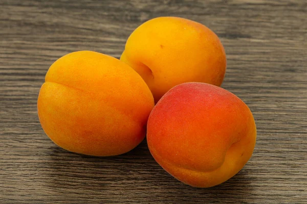 Proaspăt Coapte Dulce Câteva Caise Fructe — Fotografie, imagine de stoc