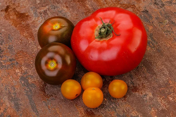 Campuran Tomat Yang Matang Merah Kuning Dan Cumato — Stok Foto