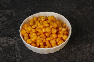 Tatlı salamura mısır tohumları kasede