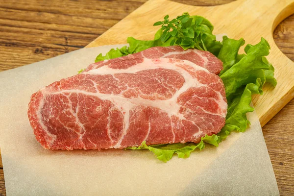 Izgara Için Çiğ Domuz Eti Boyunlu Biftek — Stok fotoğraf
