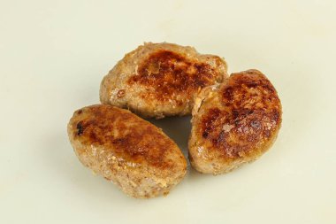 Ev yapımı pirzola ve kıyma.