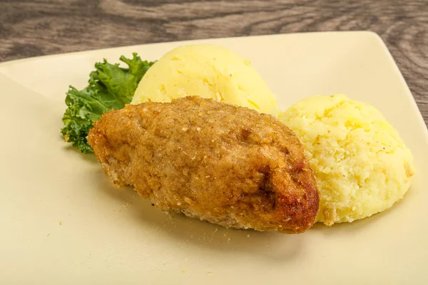 Chuleta Pollo Crujiente Carne Picada Con Puré Papa —  Fotos de Stock