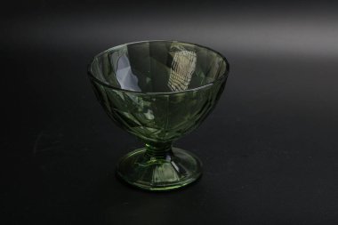 Mutfak için renkli boş kase izole