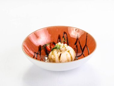 Kahvaltıda sebzeli Burrata taze peynir.