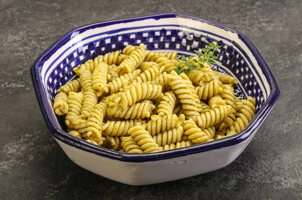 Italiensk Pasta Fusilli Med Pestosås — Stockfoto