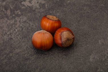 Fındık yığını doğal olarak izole edilmiş.