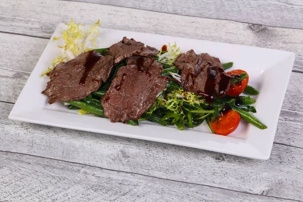 Salada Rosbife Com Feijão Verde Tomate Cereja — Fotografia de Stock