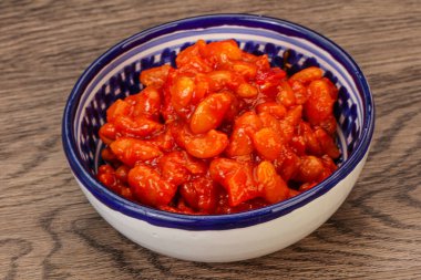 Domates soslu ve biberli fırında böbrek.