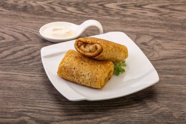 Ekşi kremalı krep.