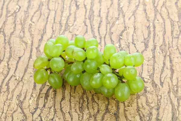 Rijp Zoete Groene Druiventak Geïsoleerd — Stockfoto