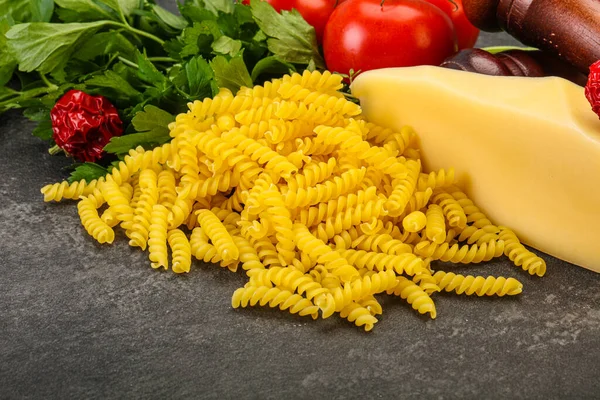 Pasta Cruda Italiana Fusilli Cucinare Con Verdure — Foto Stock