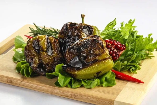 Churrasco Pimenta Verde Grelhada Shashlick Vegetariano Servido Folhas Salada — Fotografia de Stock