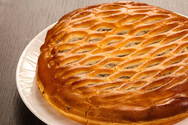 Torta Redonda Cozida Quente Saborosa Com Doce Engarrafamento — Fotografia de Stock