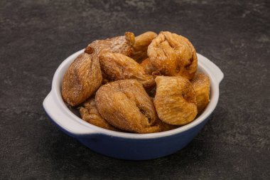 Kuru incirli meyve yığını.