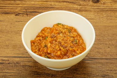 Geleneksel Gürcistan Kharço çorbası. Et ve baharatlı.