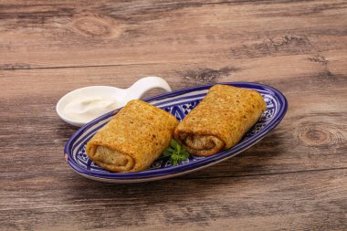 Ekşi kremalı krep.