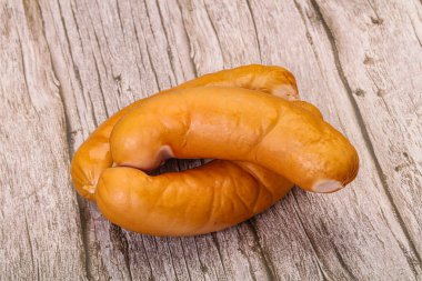 Haşlama için doğal domuz eti sosisi. 