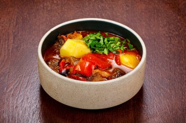 Sebzeli ve şifalı domates çorbası.