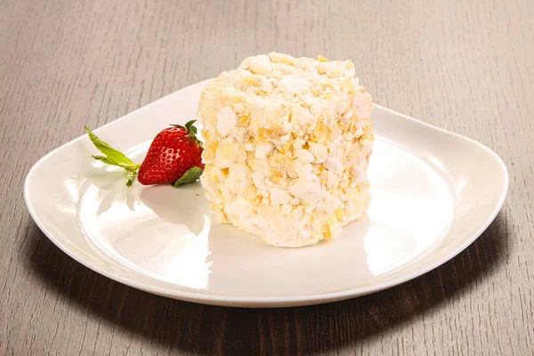 Süße Leckere Kuchen Mit Baiser Serviert Erdbeere — Stockfoto