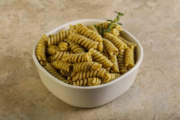 Włoski Makaron Fusilli Sosem Pesto — Zdjęcie stockowe